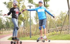 Airwheel patineta M3 de control remoto inalámbrico adopta los neumáticos más anchos que otros modelos.