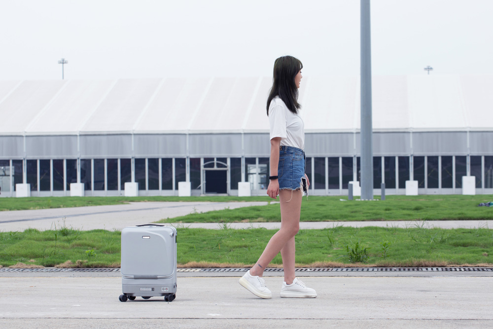 Airwheel SR5 smart luggage